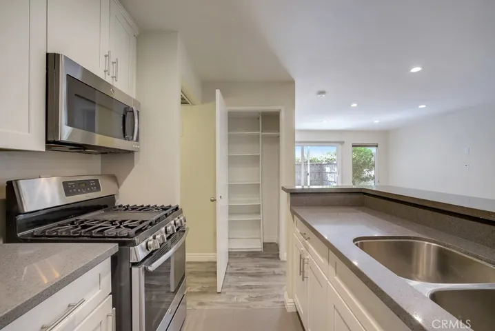 18645 Hatteras Street 135, Tarzana, California 91356