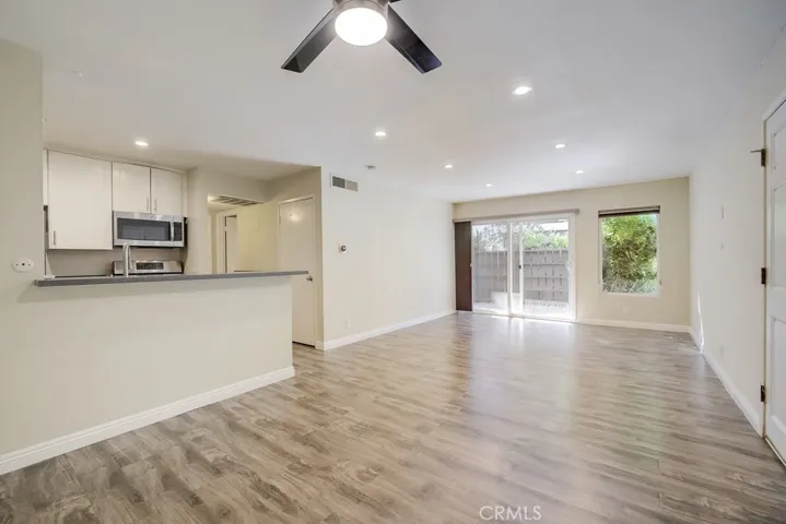 18645 Hatteras Street 135, Tarzana, California 91356