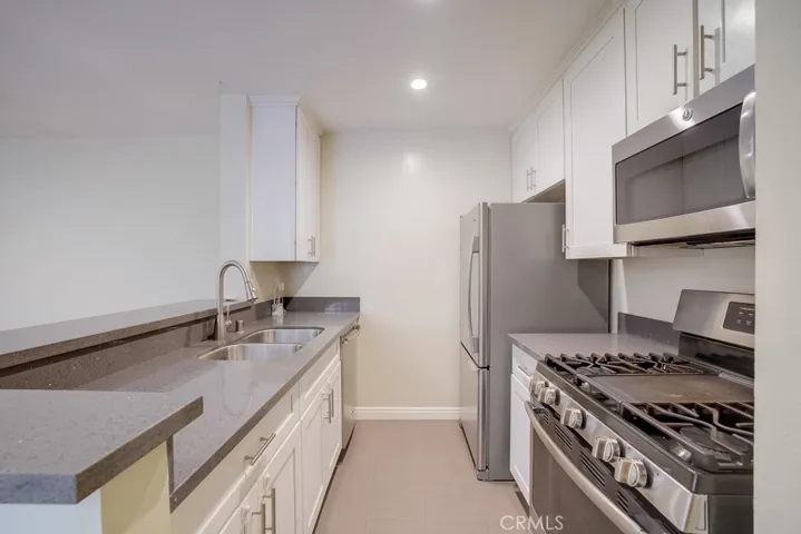 18645 Hatteras Street 135, Tarzana, California 91356