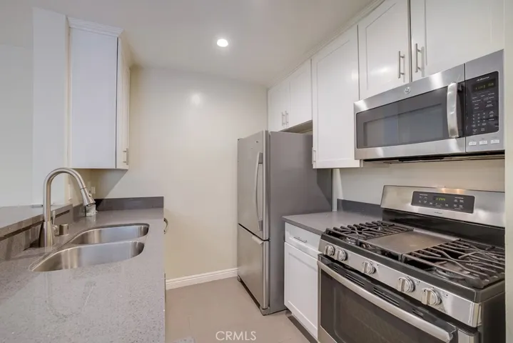18645 Hatteras Street 135, Tarzana, California 91356