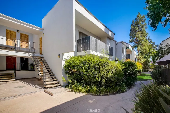 18645 Hatteras Street 135, Tarzana, California 91356