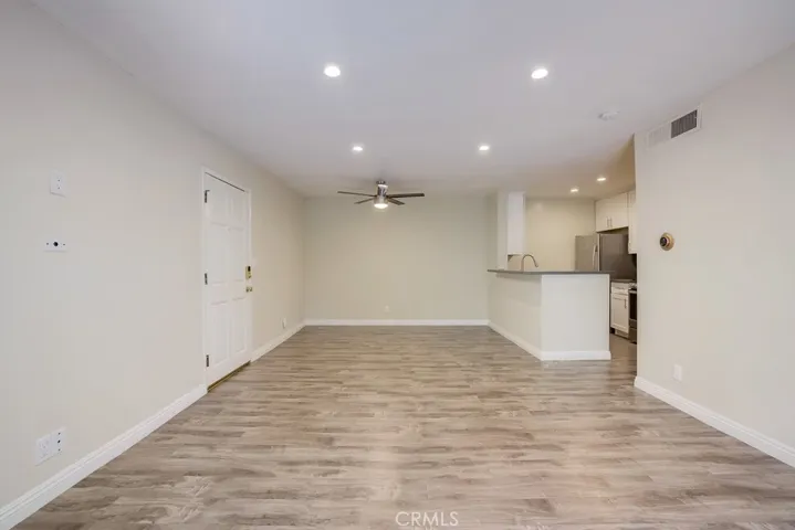 18645 Hatteras Street 135, Tarzana, California 91356