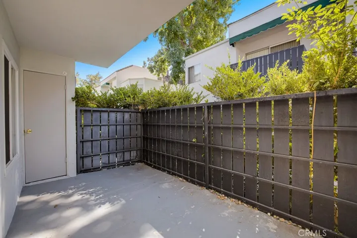 18645 Hatteras Street 135, Tarzana, California 91356
