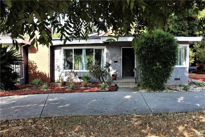 125 N Canon Avenue, Sierra Madre, California 91024