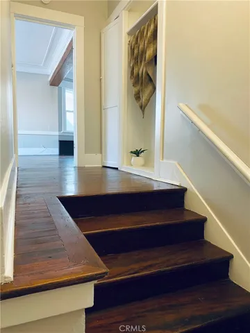 21 N Alboni Place, Long Beach, California 90802