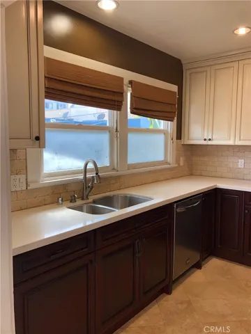 21 N Alboni Place, Long Beach, California 90802