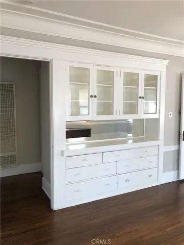 21 N Alboni Place, Long Beach, California 90802