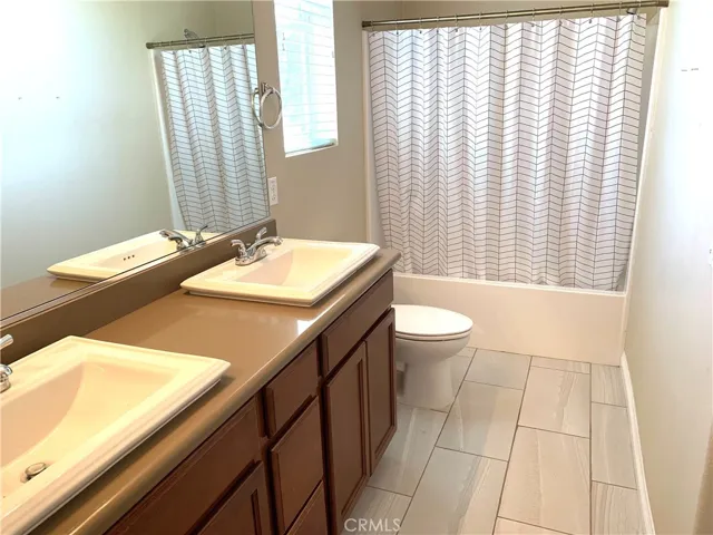 Jack-n-Jill guest bath