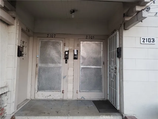 Front entrances to the 4 units.
