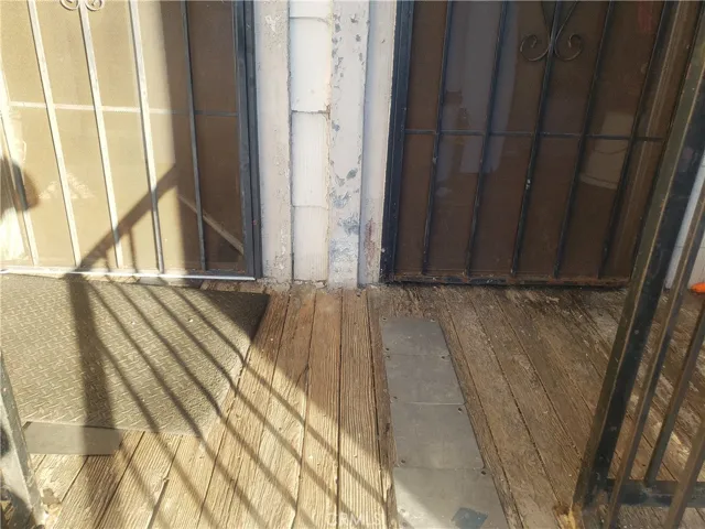 Entrance at back to 2103 and 2109