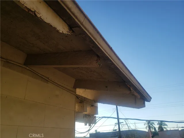 2109 Eaves