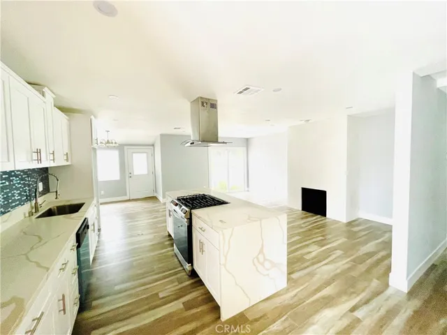 18718 Cohasset Street, Reseda, California 91335