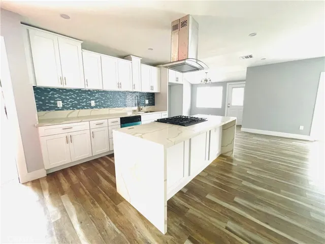 18718 Cohasset Street, Reseda, California 91335