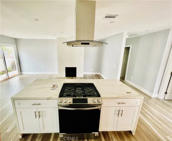 18718 Cohasset Street, Reseda, California 91335