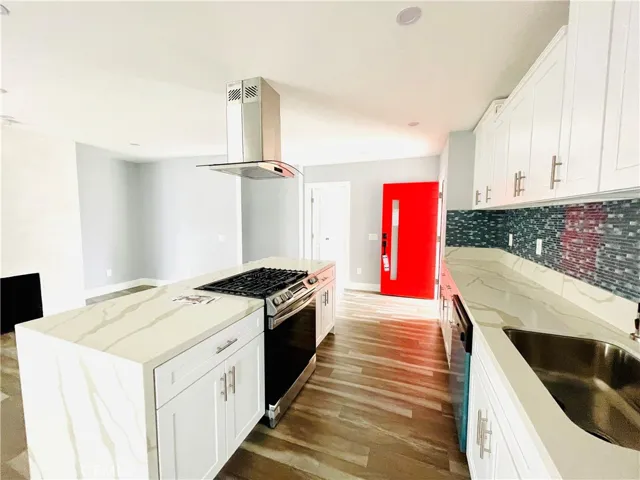 18718 Cohasset Street, Reseda, California 91335