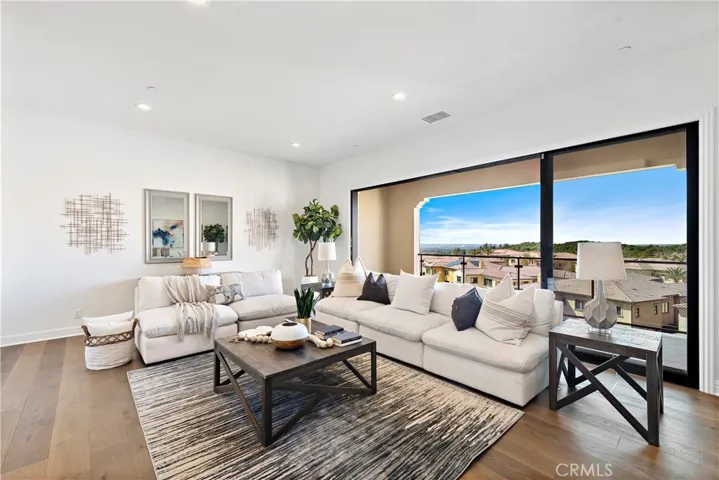 186 Leafy, Irvine, California 92602