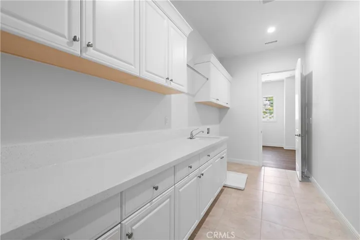 186 Leafy, Irvine, California 92602