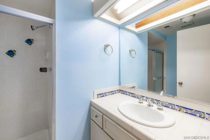 3373 Summer Set Way, Oceanside, California 92056