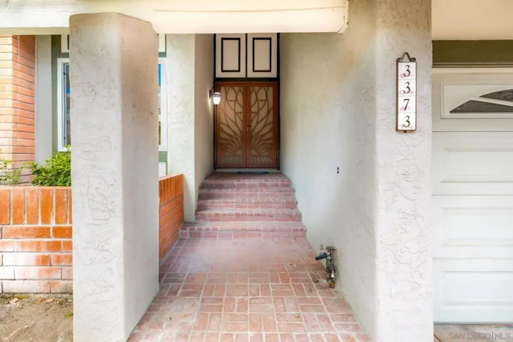 3373 Summer Set Way, Oceanside, California 92056