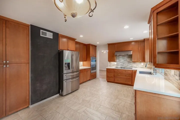 3373 Summer Set Way, Oceanside, California 92056