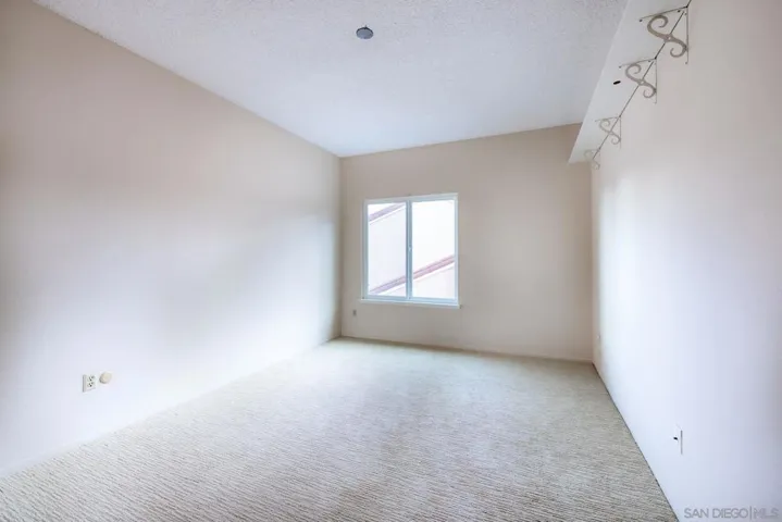 3373 Summer Set Way, Oceanside, California 92056