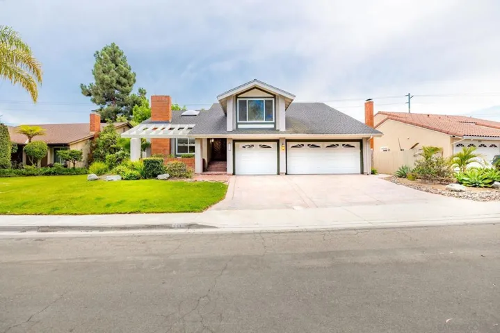 3373 Summer Set Way, Oceanside, California 92056