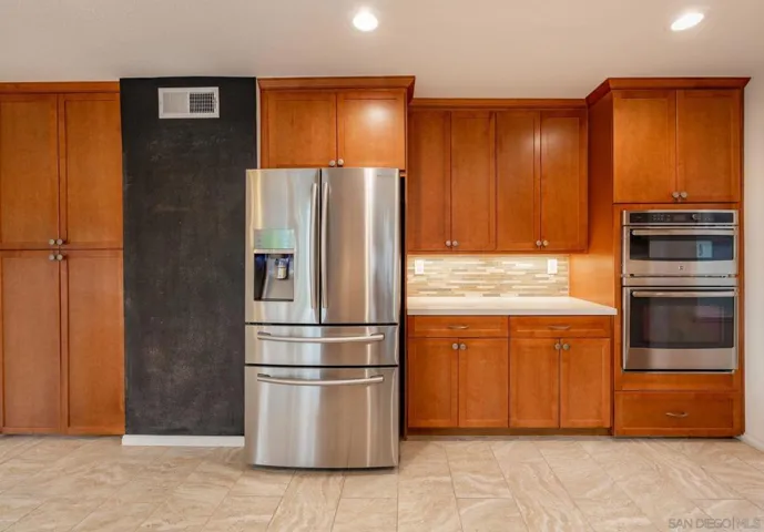 3373 Summer Set Way, Oceanside, California 92056