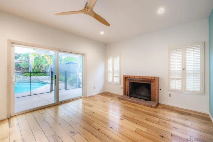3373 Summer Set Way, Oceanside, California 92056