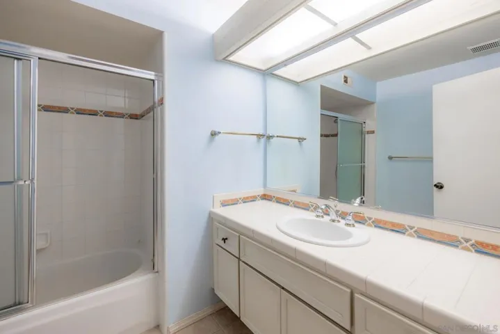 3373 Summer Set Way, Oceanside, California 92056