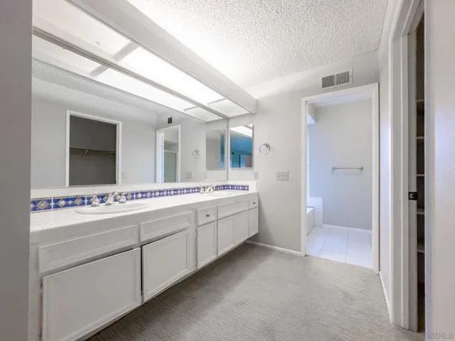 3373 Summer Set Way, Oceanside, California 92056