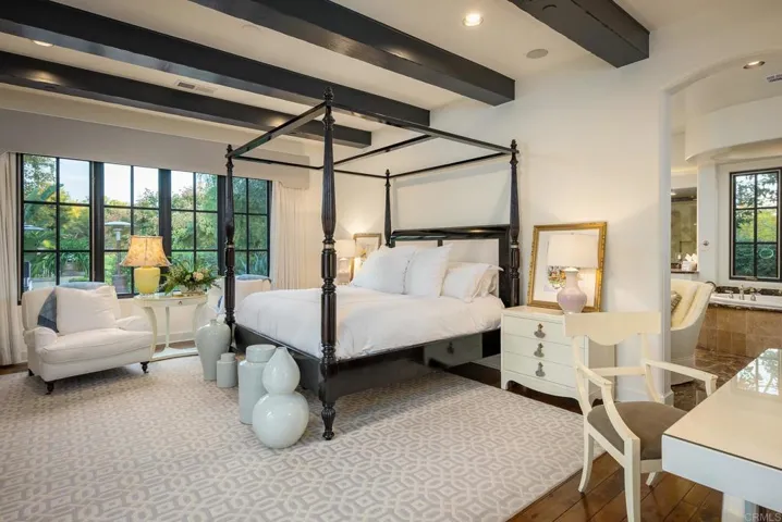 Maser bedroom has immediate Spa & Pool access & Lake Views