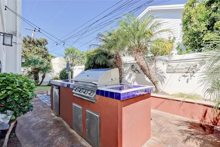 2409 Voorhees Avenue B, Redondo Beach, California 90278