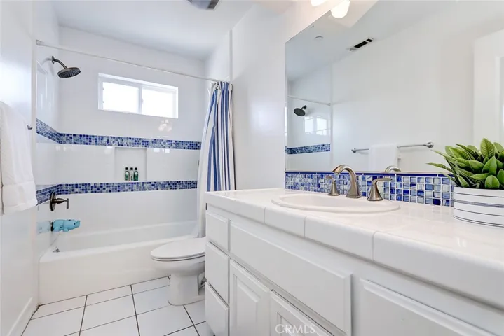 2409 Voorhees Avenue B, Redondo Beach, California 90278