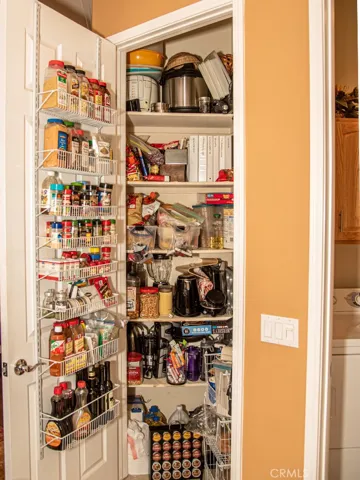 WALK-IN PANTRY