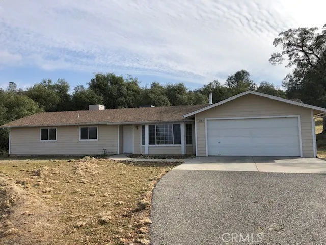 PERFECT CUL-DE-SAC LOCATION OFFERING PRIVACY, VIEWS, PLENTY OF PARKING FOR ALL VEHICLES, BEAUTIFUL BACK YARD MEADOW WITH ENDLESS POSSIBILITIES FOR THE YOUR FAMILY.