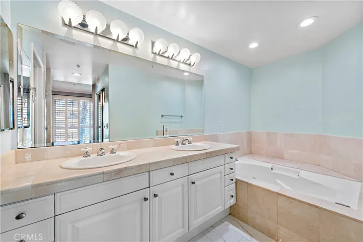 Separate Spa Soaking Tub