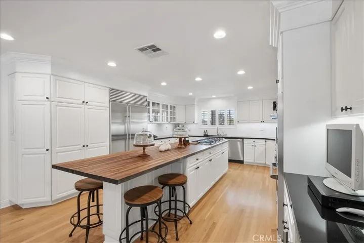 2906 Olney Place, Burbank, California 91504