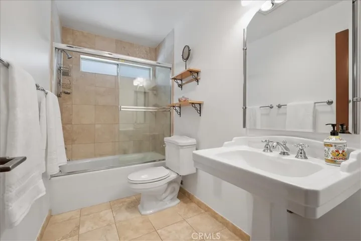 2906 Olney Place, Burbank, California 91504