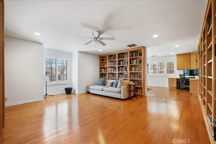 2906 Olney Place, Burbank, California 91504