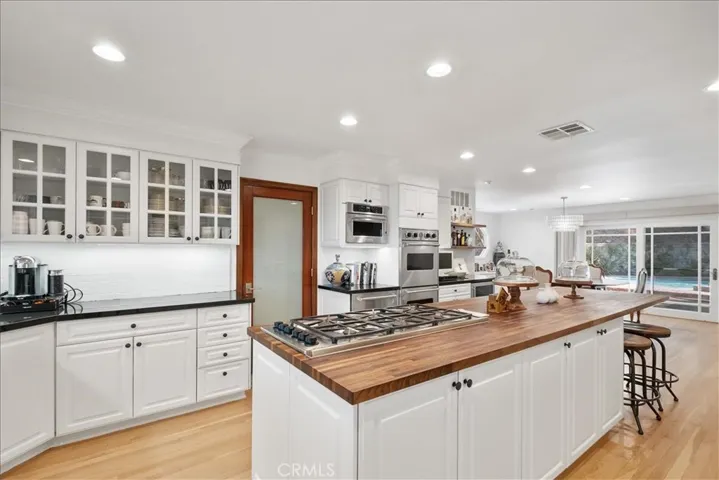 2906 Olney Place, Burbank, California 91504