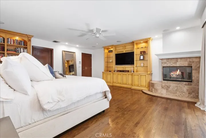 2906 Olney Place, Burbank, California 91504
