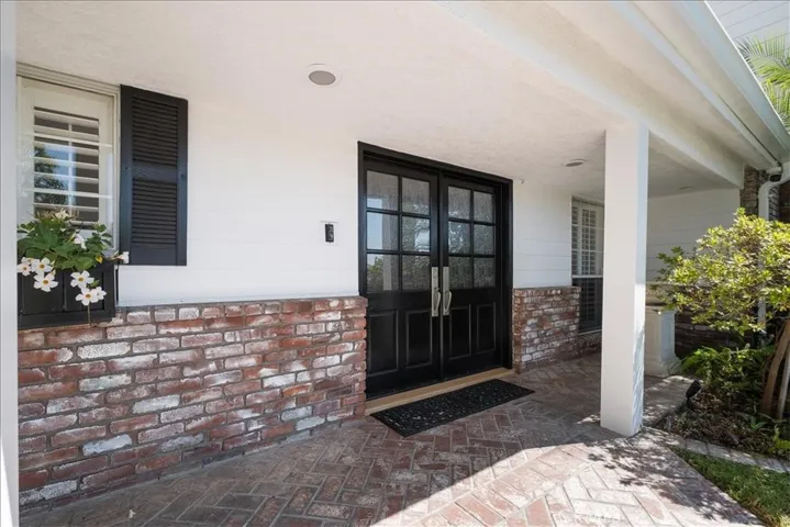 2906 Olney Place, Burbank, California 91504