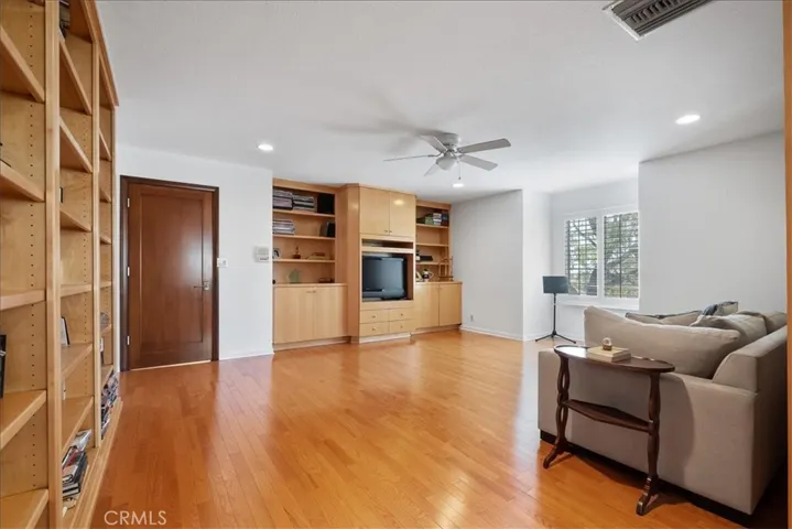 2906 Olney Place, Burbank, California 91504