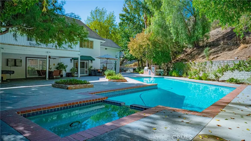 2906 Olney Place, Burbank, California 91504