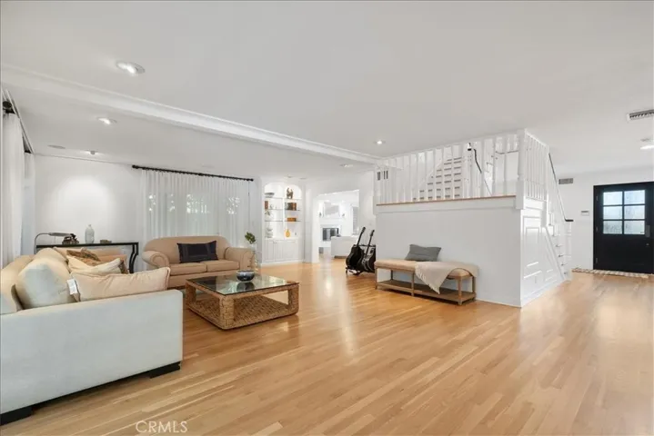 2906 Olney Place, Burbank, California 91504