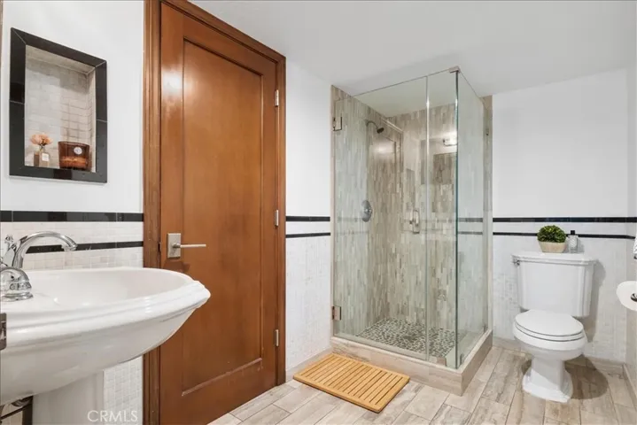 2906 Olney Place, Burbank, California 91504