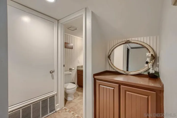 To powder room