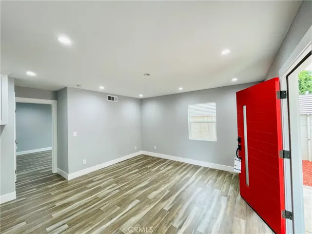 18720 Cohasset Street, Reseda, California 91335