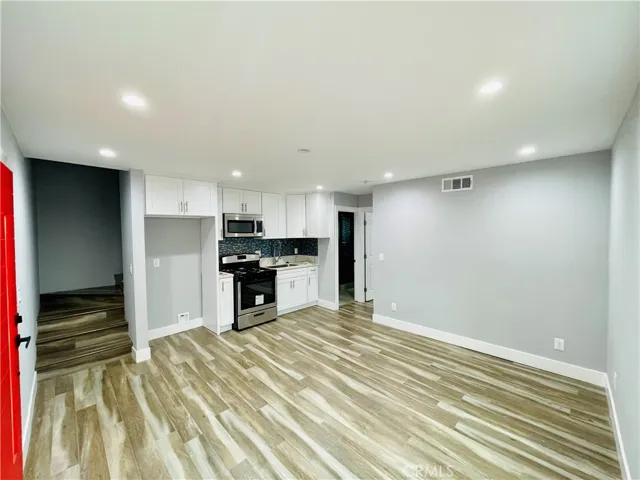 18720 Cohasset Street, Reseda, California 91335