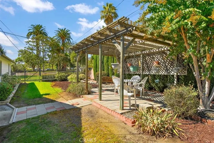 This Gazebo area is a nice place for morning breakfast or afternoon tea